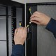 Gabinete NetShelter Tripp-Lite de Profundidad Estándar SmartRack 42U carga 1360.8Kg SR42UBWD